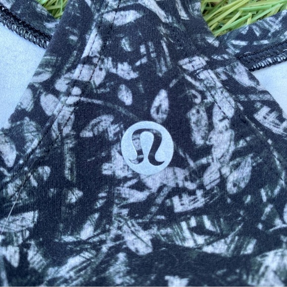LULULEMON RAZORBACK TANK TOP SIZE 8  #FML130022 - Picture 9 of 9